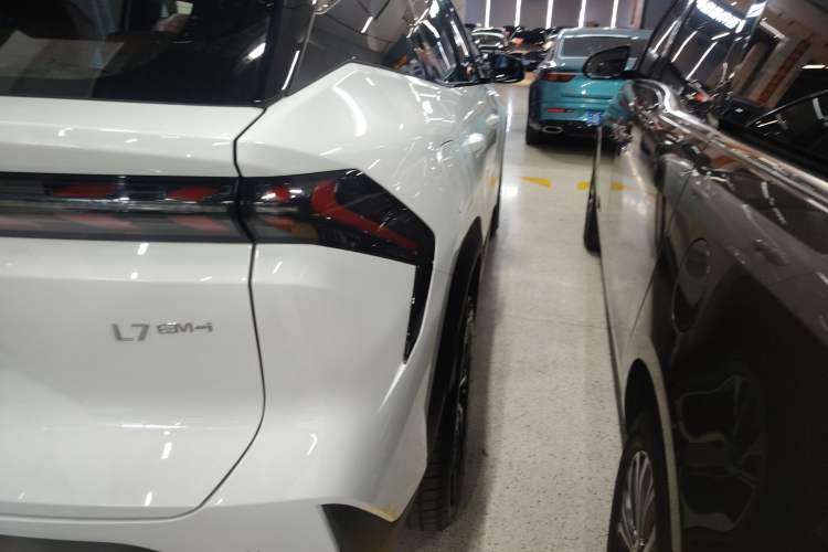 Used Geely Galaxy L7 2025 EM-i 115km Long-Range Version