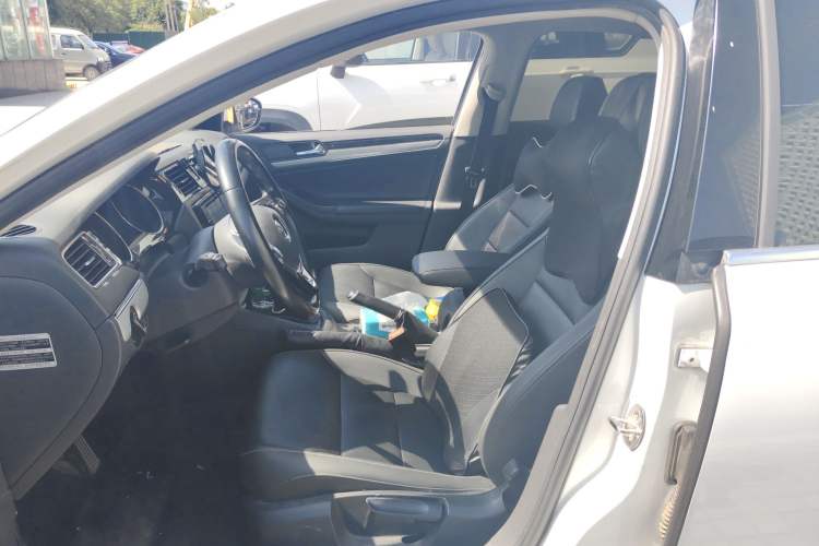 Used Volkswagen Sagitar 2015 1.6L Automatic Comfort Model