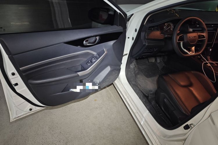 Used Venucia D60 2021 PLUS 1.6L XL CVT Yue Ling Edition
