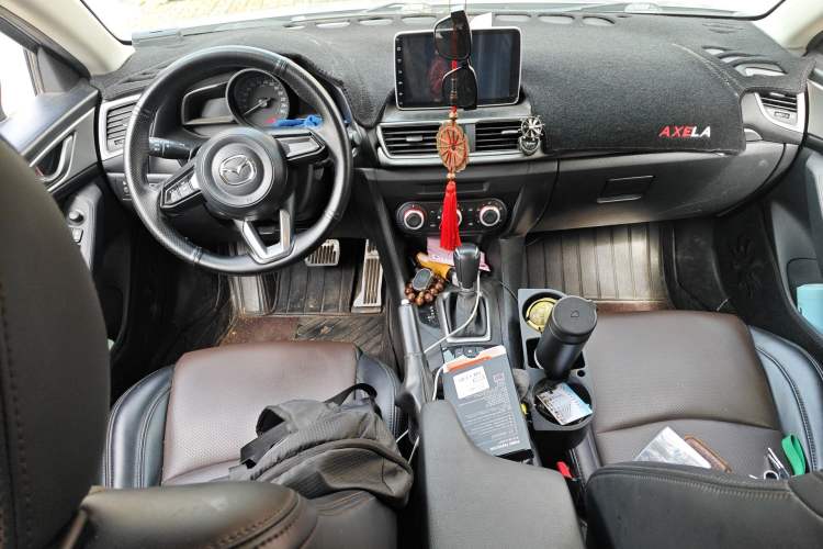 Used Mazda 3 Axela 2017 Sedan 1.5L Automatic Comfort Model China VI Standard Center Console