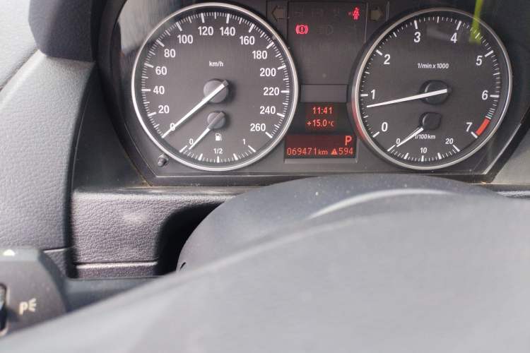 Used BMW X1 2015 sDrive18i Fashion Upgrade Edition Odometer Close Up