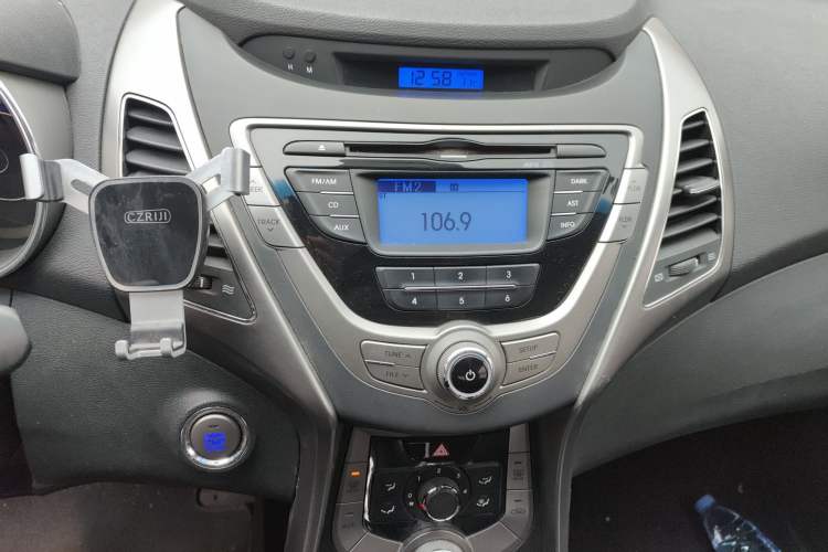 Used Hyundai Elantra (5th Generation / Langdong) 2012 1.6L Manual Leading Model