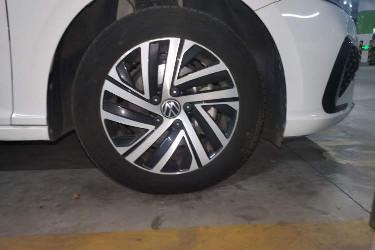 Used Volkswagen Lavida 2024 300TSI DSG Starry Sky Leading Edition Right Front Wheel Hub