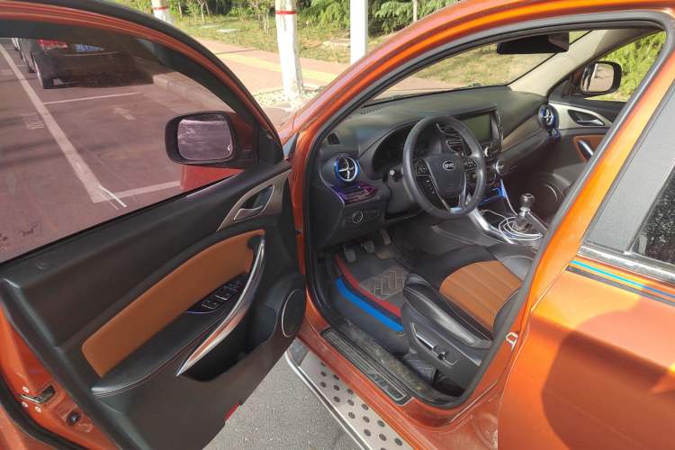 Used BYD Song 2016 1.5TI Manual Luxury Model Driver Seat