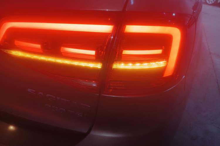 Used Volkswagen Sagitar 2017 230TSI Automatic Luxury Edition
