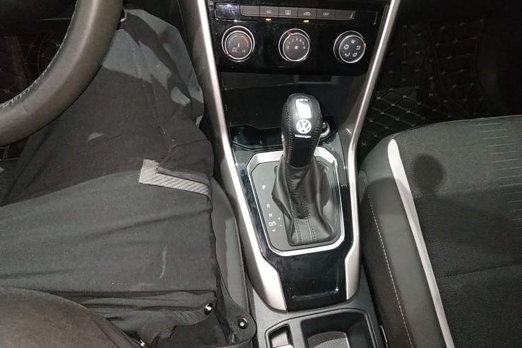 Used Volkswagen T-ROC 2020 230TSI DSG Two-Wheel Drive Advanced Version Gear Lever