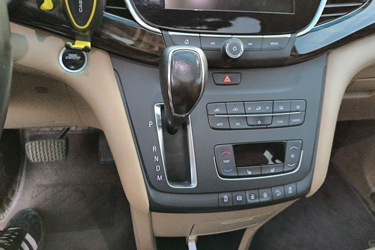 Used Buick GL8 2017 ES 28T Premium Version China V Standard Gear Lever