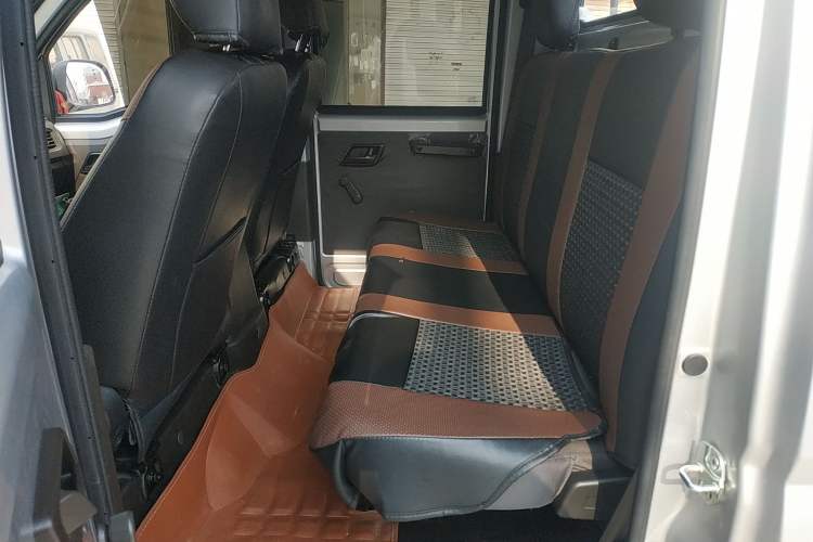 Used Wuling Rongguang New Truck 2023 1.5L Double-Cab Basic Version LAR