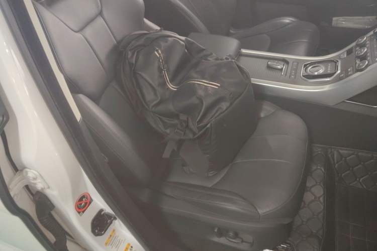 Used Land Rover Range Evoque 2018 240 PS SE Smart Brilliance Edition Right Front Seat