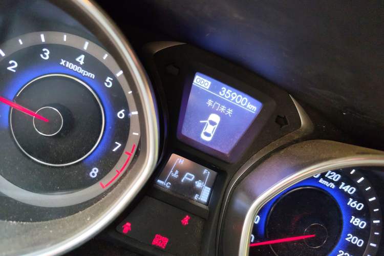 Used Hyundai Elantra (5th Generation / Langdong) 2015 1.6L Automatic Luxury Model