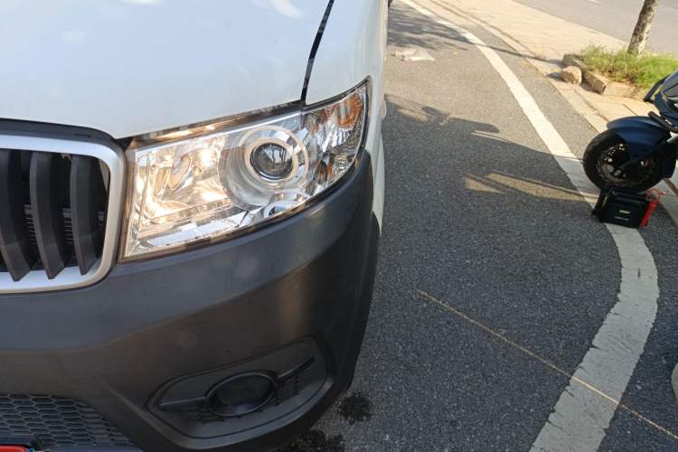 Used Jinbei Hiace X30 2023 1.5L Super-Comfortable Passenger Van 5/6/7-Seater Non-Air-Conditioned Version Model SWC15M
