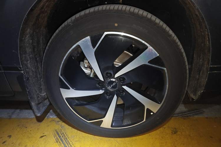 Used BYD Sealion 06 New Energy 2025 Model EV 605 Navigation Pro Edition Right Front Wheel Hub