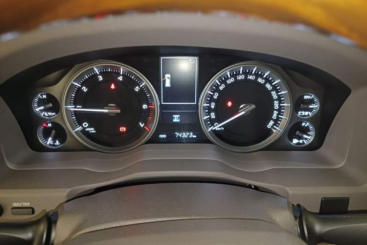 Used Toyota Land Cruiser 2017 4.0 GX-R Aluminum Wheels No Sunroof High-End Version—Middle East Market