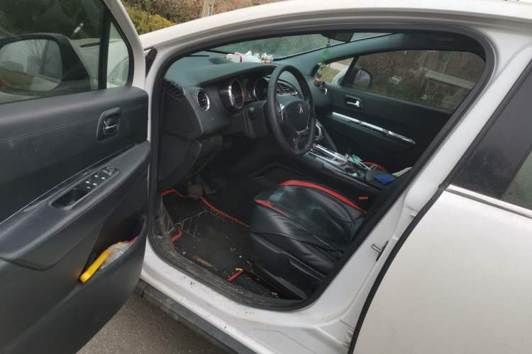 Used Peugeot 3008 2015 2.0L Automatic Classic Edition Driver Seat