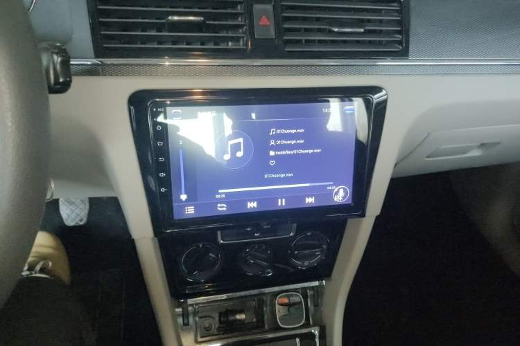 Used Volkswagen Bora 2013 1.6L Manual Fashion Edition Audio And AC Panel