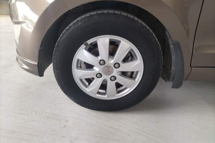 Used Wuling Hongguang 2014 1.5L S Standard Version Left Front Wheel Hub