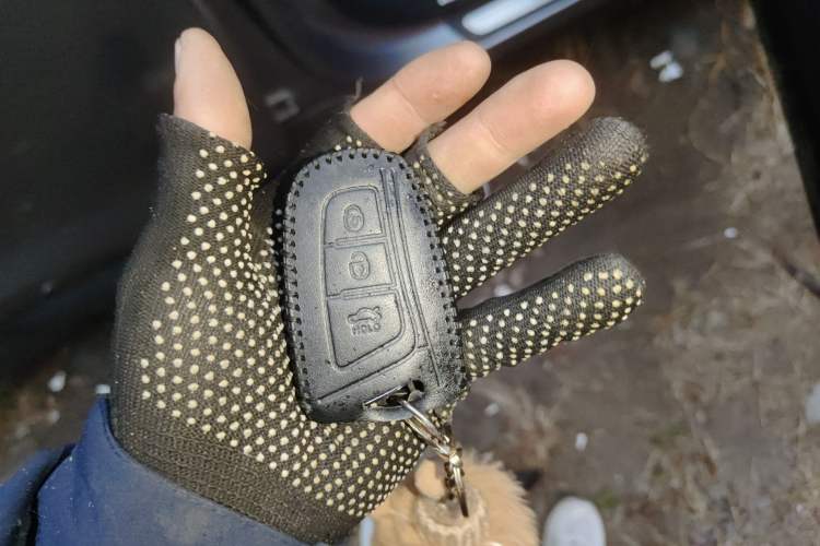 Used Hyundai Santa Fe 2013 2.0T Automatic All-Wheel Drive Top Trim Vehicle Key