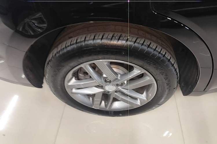 Used Hongqi E-QM5 2025 610 km PLUS