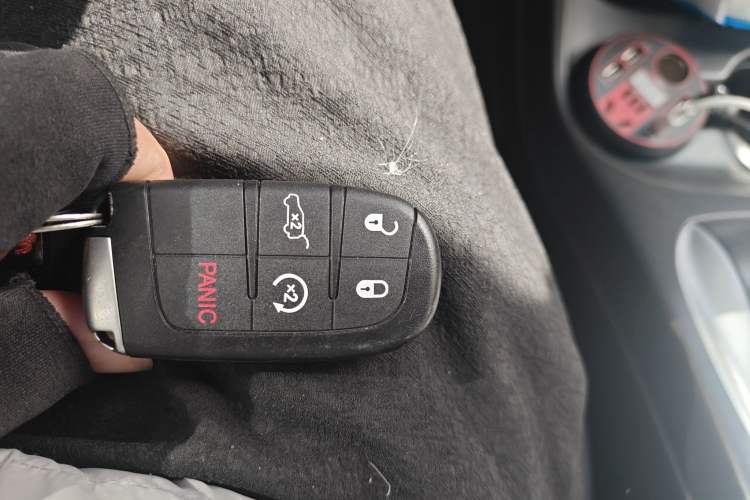 Used Dodge Journey 2013 2.4L Two-Wheel Drive Luxury Version