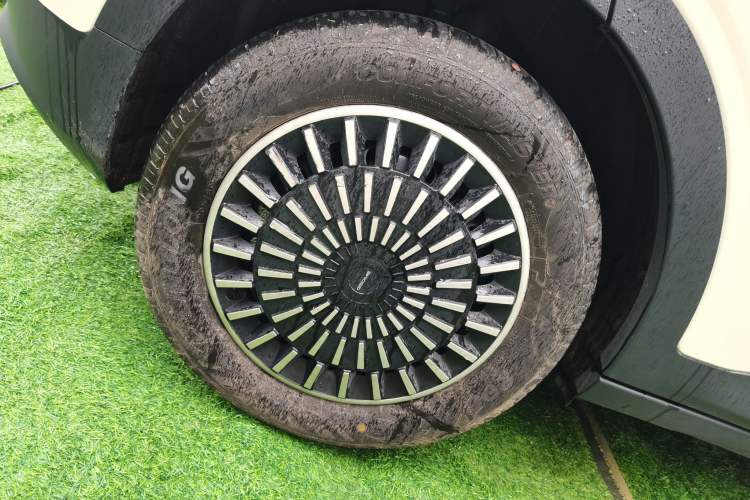 Used Geely Galaxy Geome 2025 310km Youth Edition Right Rear Wheel Hub