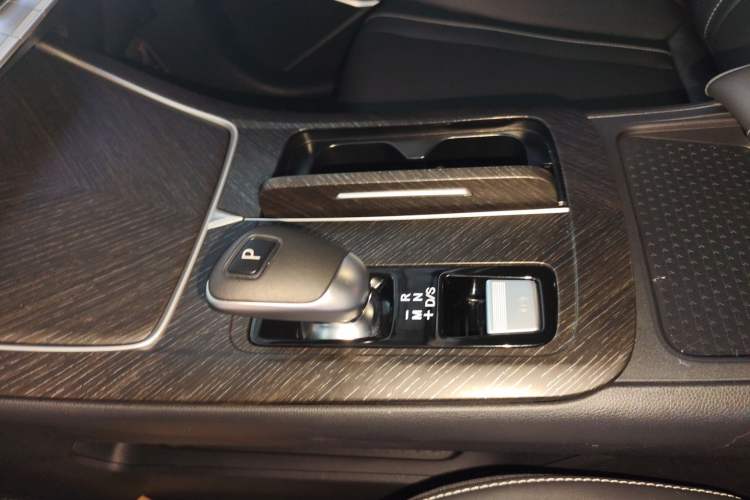 Used Venucia V 2021 260T Idol Edition Gear Lever