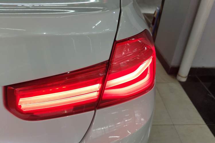 Used BMW 3 Series 2017 320Li Fashion Model Right Rear Taillight
