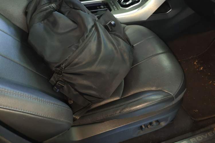 Used Land Rover Range Evoque 2018 240 PS SE Smart Brilliance Edition Right Front Seat