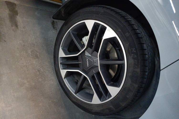 Used AION RT 2026 Model 650 Smart Elite Edition Right Rear Wheel Hub