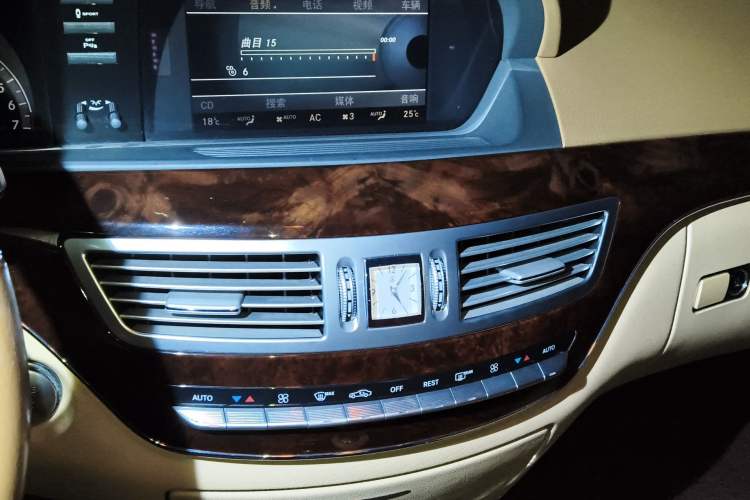 Used Mercedes-Benz S-Class 2011 S 350 L CGI Audio And AC Panel