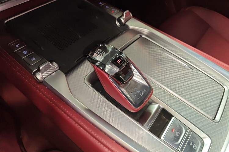 Used Tank 700 New Energy 2024 Hi4-T Extreme Edition Gear Lever