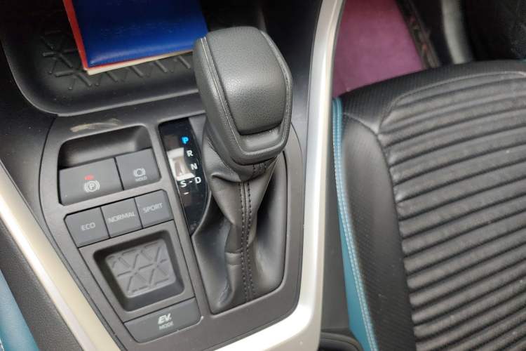 Used Toyota RAV4 2020 Dual-Engine 2.5L E-CVT Two-Wheel Drive Elite Edition Gear Lever