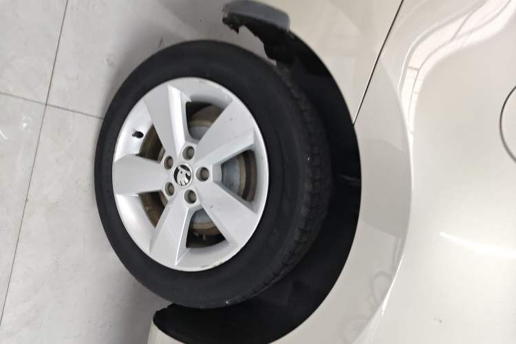 Used Skoda Rapid 2015 1.6L Manual Smart Selection Model Right Rear Wheel Hub