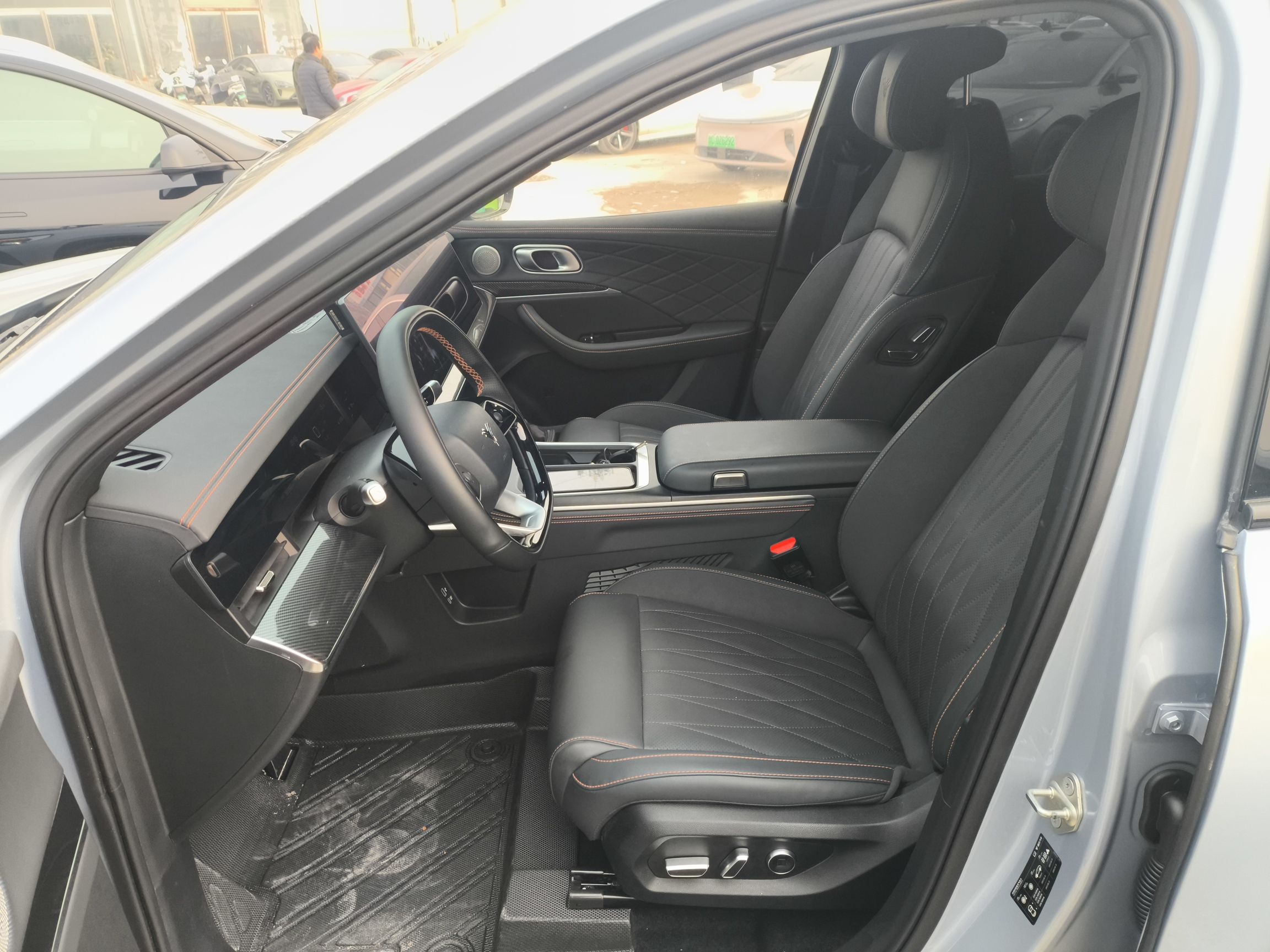 Переднее сиденье в автомобиле