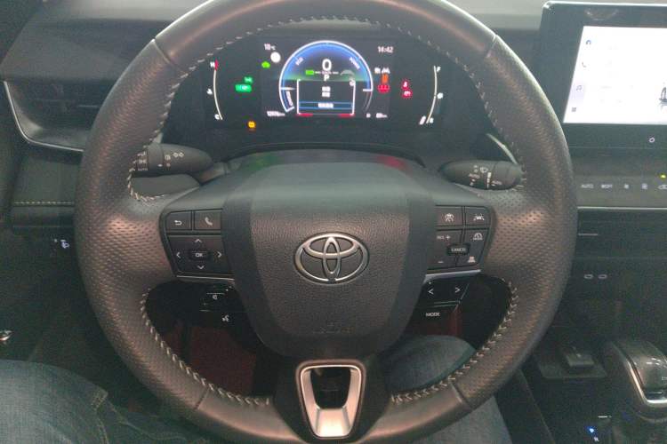 Used Toyota Camry 2024 Dual-Motor 2.0 HGVP Luxury Edition
