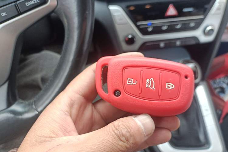 Used Hyundai Elantra (6th Generation / Lingdong) 2016 1.6L Automatic ZhiXuan · Luxury Version Vehicle Key