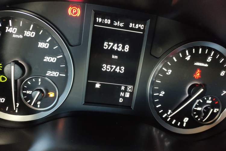 Used Mercedes-Benz Vito 2021 2.0T Business Version 7 Seats