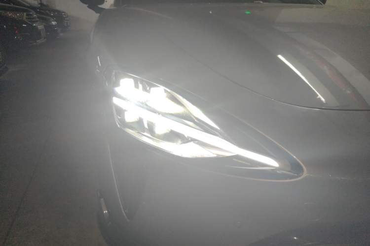 Used Xiaomi Auto SU7 2024 Rear-Drive Ultra-Long Range Advanced Pro-Level Intelligent Driving Version Right Front Headlight