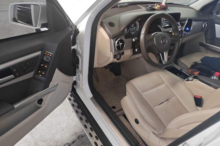 Used Mercedes-Benz GLK-Class 2013 GLK 300 4MATIC Dynamic Sunroof Model