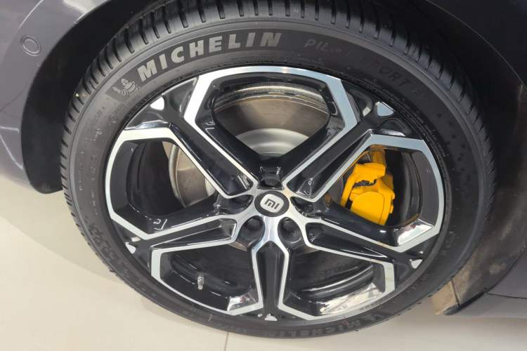 Used Xiaomi Auto SU7 2024 Four-Wheel Drive Ultra-Long Range Advanced Intelligent Driving Max Edition
