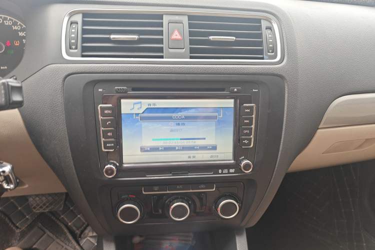 Used Volkswagen Sagitar 2015 1.6L Automatic Comfort Model
