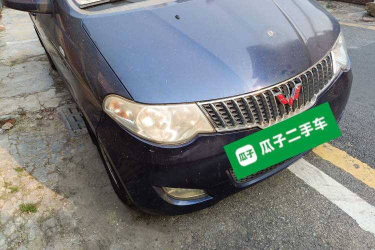 Used Wuling Hongguang 2014 1.5L S Standard Version Right Front Headlight