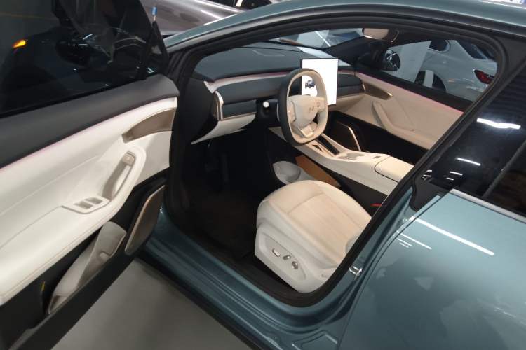 Used ONVO L60 2024 60 kWh Rear-Drive Version