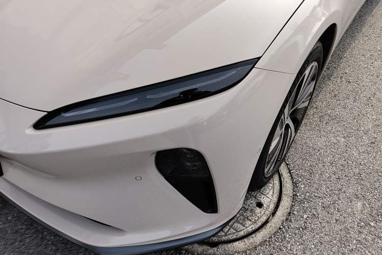 Used Nio ET5 2022 75 kWh Left Front Headlight