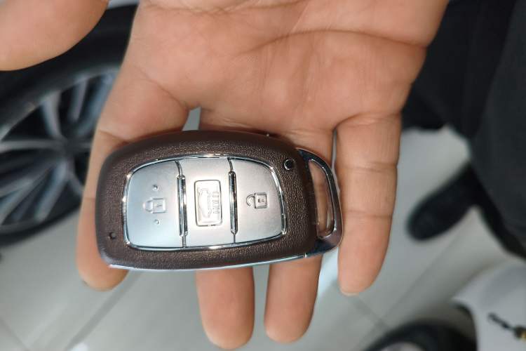 Used Hyundai Elantra (6th Generation / Lingdong) 2016 1.6L Automatic ZhiXuan – Elite Version Interior 1