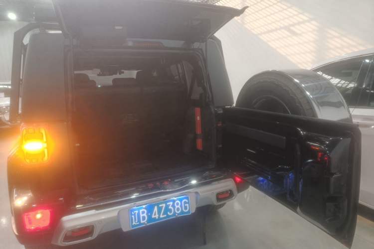Used BAIC Off-Road BJ40 2023 2.0T Automatic Four-Wheel Drive Urban Hunter Edition Chivalrous Type Trunk