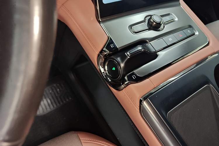 Used Nio EC6 2020 465 km Sport Edition Gear Lever