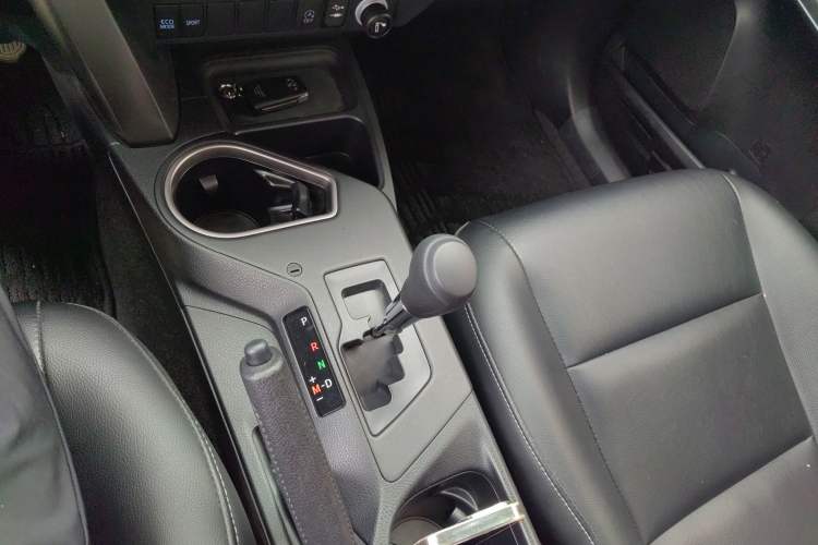 Used Toyota RAV4 2019 2.0L CVT Two-Wheel Drive Pioneer Edition China VI Standard Gear Lever