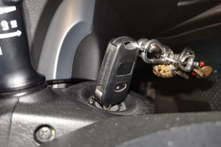 Used Kia Sorento 2013 2.4L 5-Seater Gasoline Comfort Edition Vehicle Key