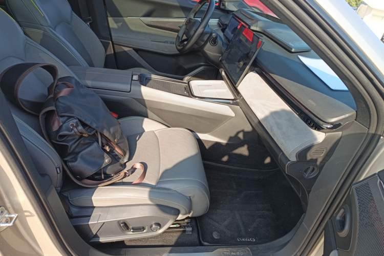 Used Lynk & Co 08 EM-P 2023 120km Long-Range Pro