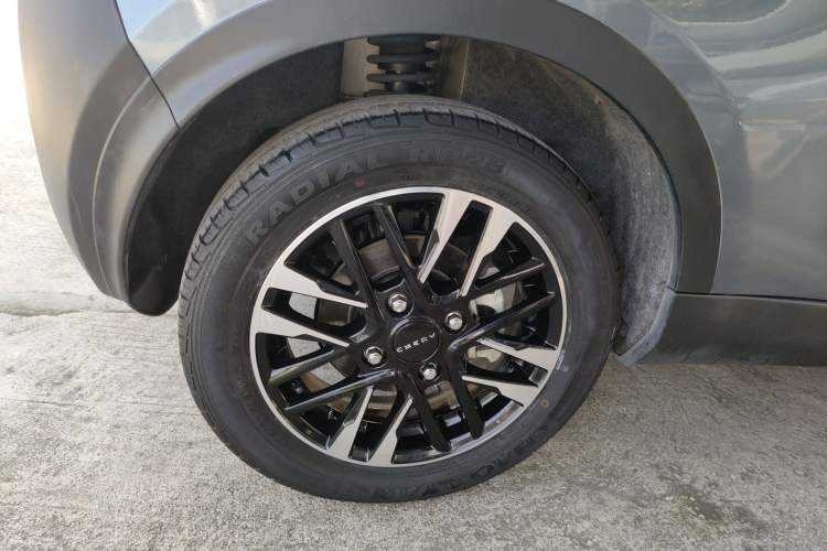 Used Chery QQ Little Ant 2022 Restyled Version Sweet Pink Edition Half-Sugar Version 30.6 kWh 30 kW 301 km Right Rear Wheel Hub